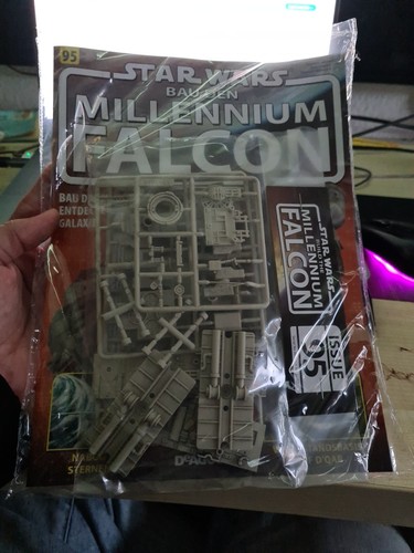 Deagostini millennium falcon - deagostini,