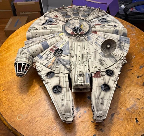 Deagostini millennium falcon - deagostini,